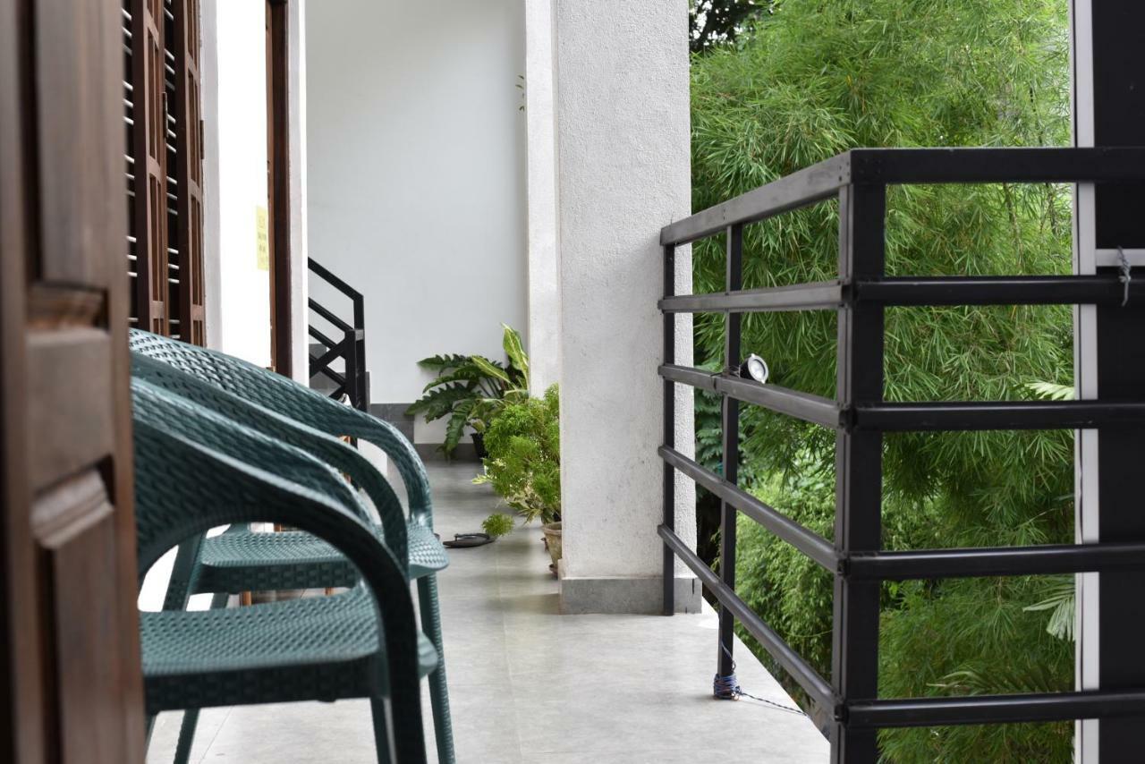 Steps Backpackers Hostel コロンボ エクステリア 写真