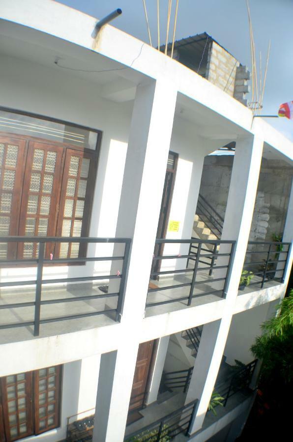 Steps Backpackers Hostel コロンボ エクステリア 写真