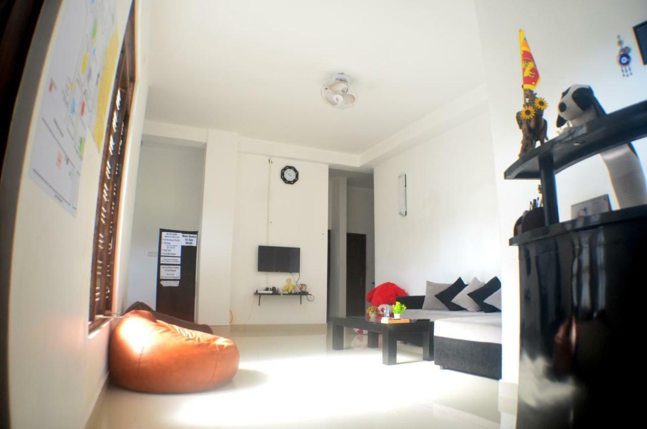 Steps Backpackers Hostel コロンボ エクステリア 写真